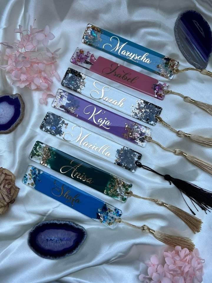 Ensemble marqueurs des page +sous tasse+ porte clés. prix a partir de